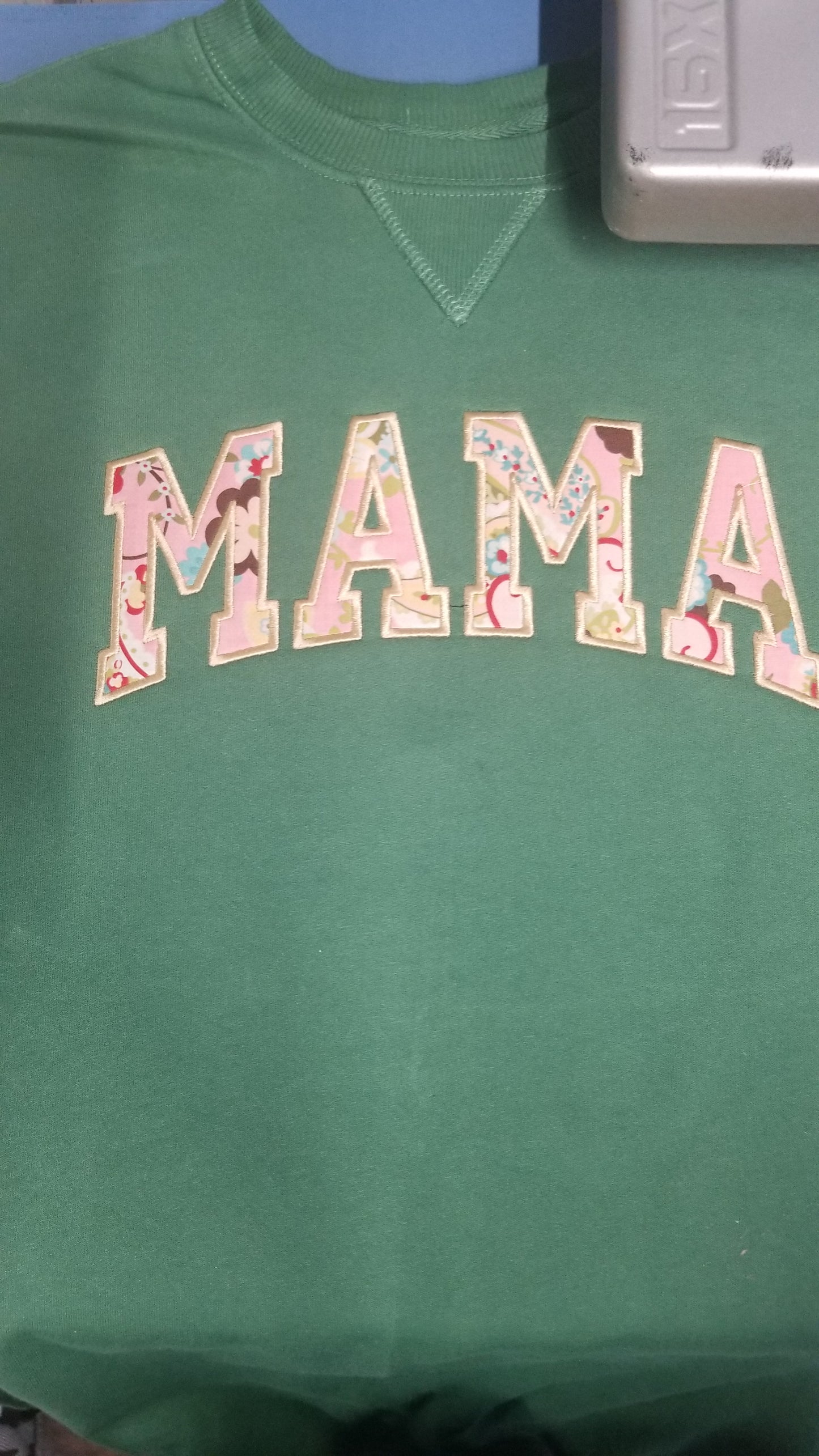 Mama curved applique, Mama sweatshirt